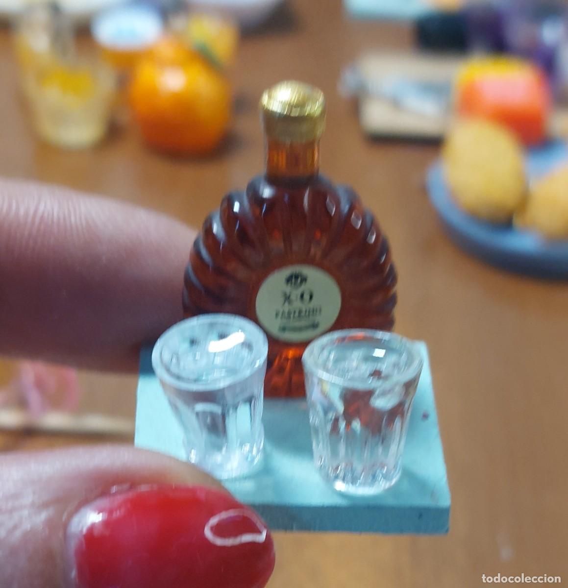 Casas de mu&ntilde;ecas: Bandeja con licor para dos . Casa de mu&ntilde;ecas escala 1:12