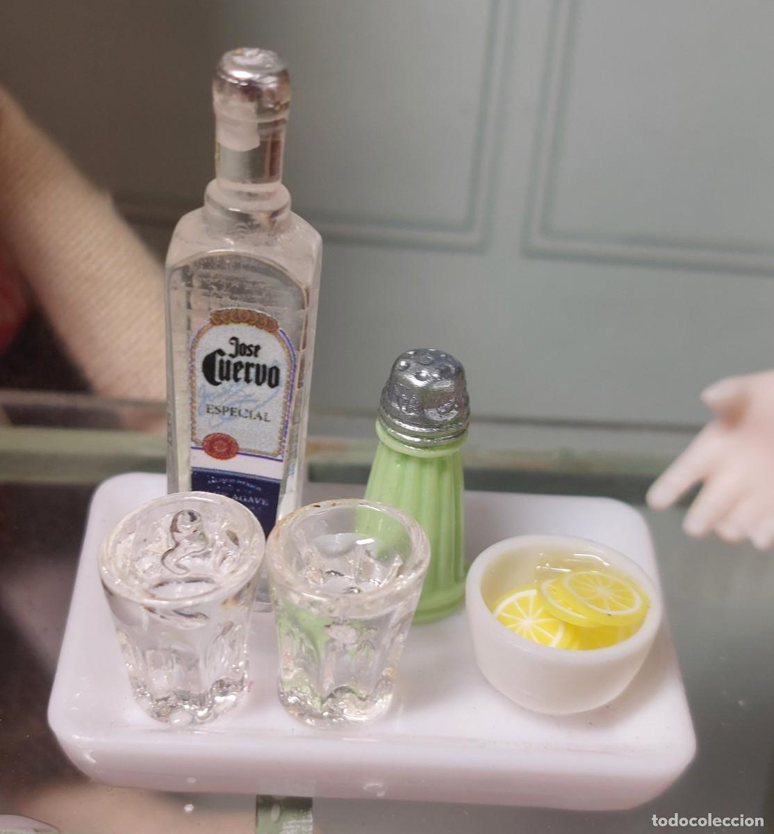 Casas de mu&ntilde;ecas: BAndeja muy completa de tequila en miniatura. Casa de mu&ntilde;ecas escala 1:12