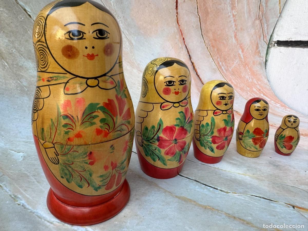 Casas de mu&ntilde;ecas: Juego vintage de 5 mu&ntilde;ecas matrioskas anidadas | Arte popular ruso pintado a mano