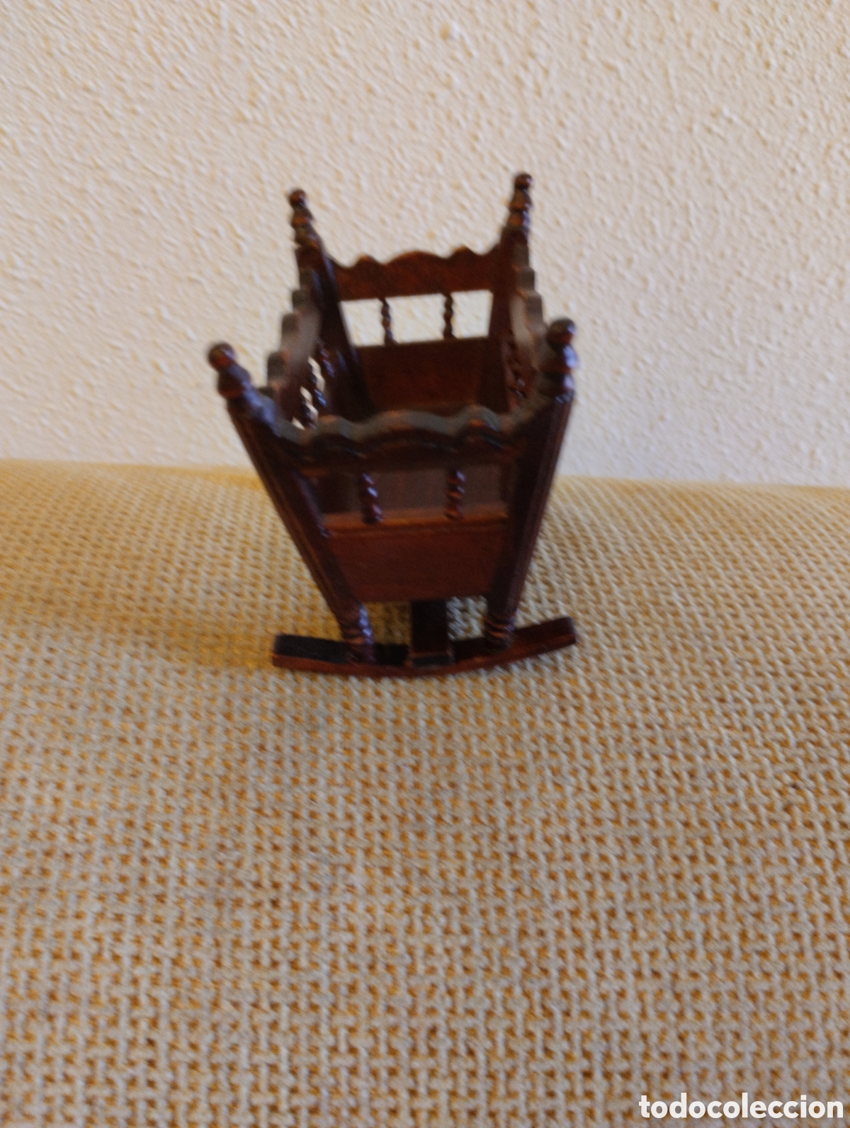 Casas de mu&ntilde;ecas: Cuna para casa de mu&ntilde;ecas - Foto 5