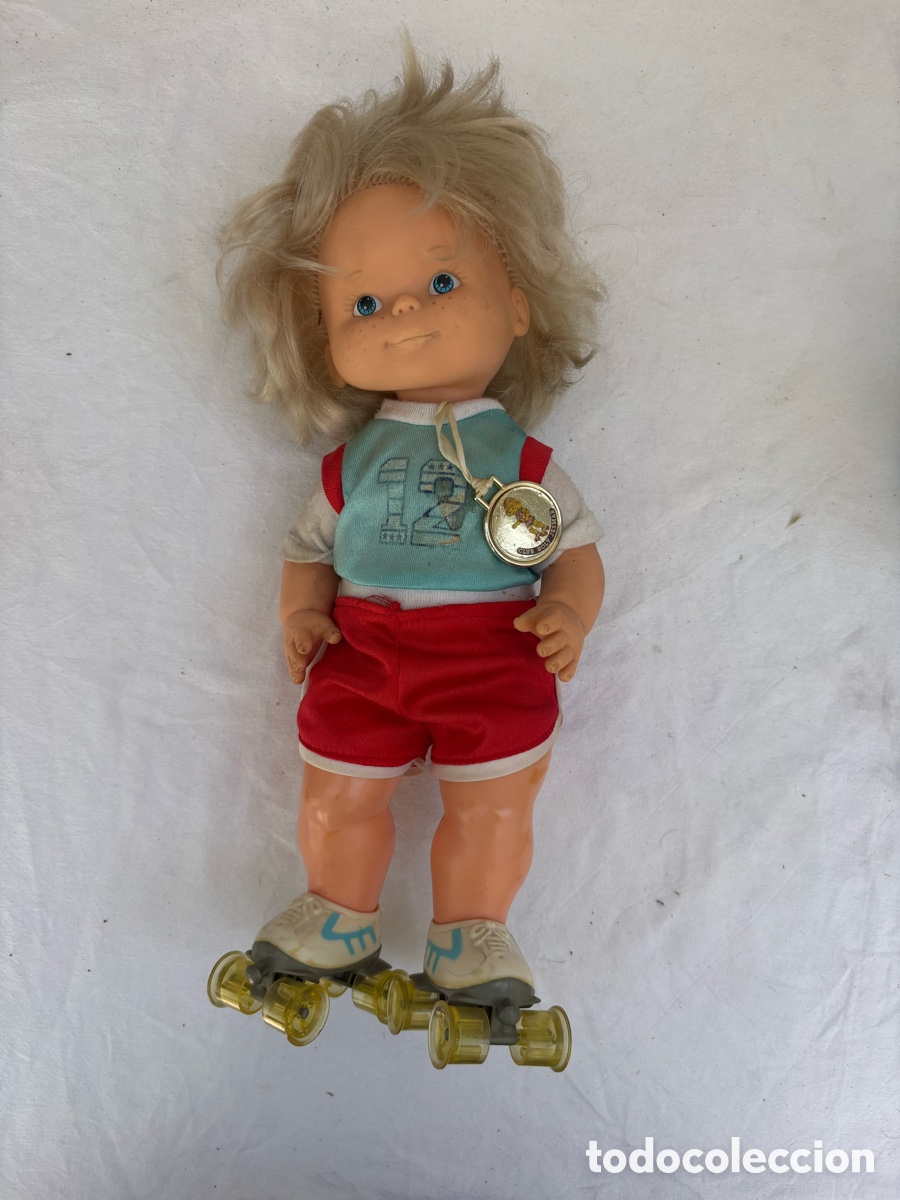 Case di Bambole: Mu&ntilde;eca Club Roller con patines de cuatro ruedas &ndash; A&ntilde;os 90