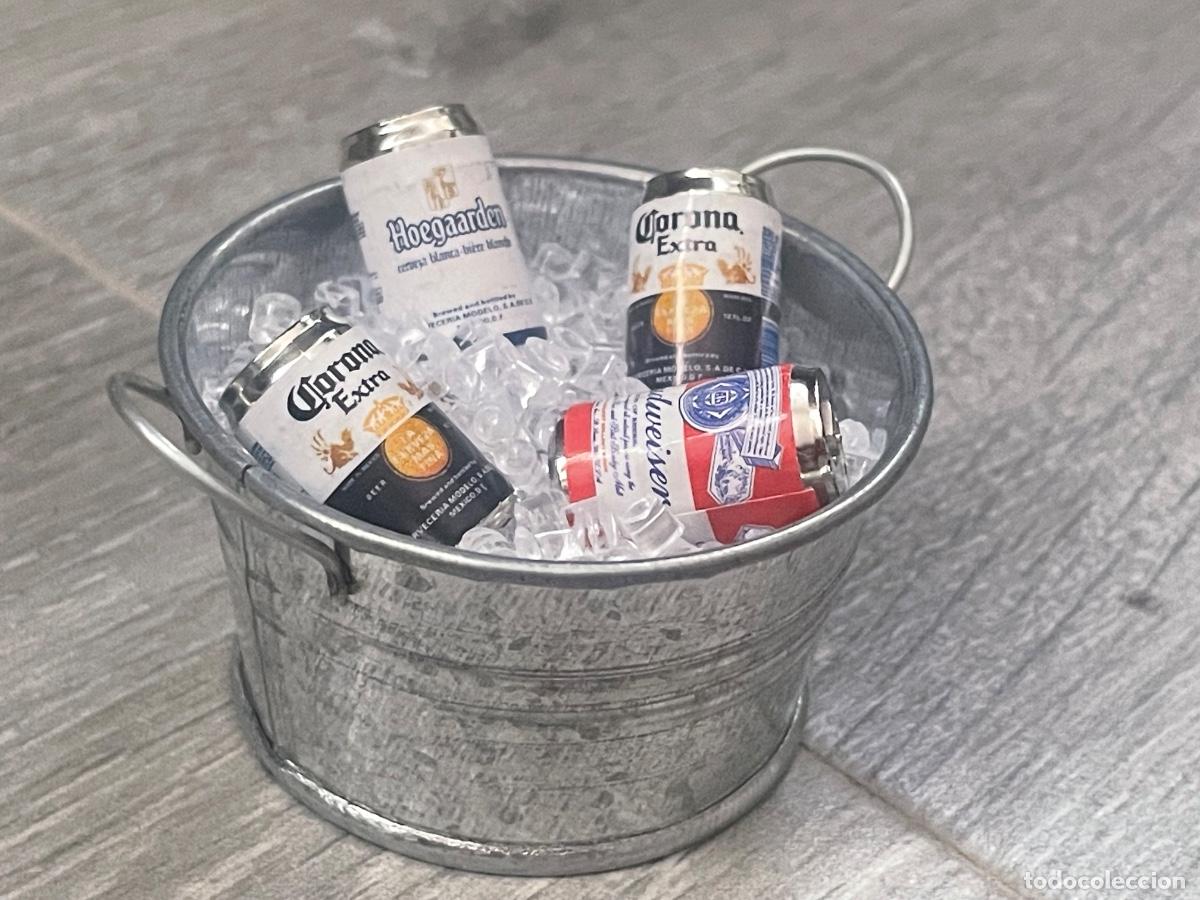 Casas de mu&ntilde;ecas: Tina de esta&ntilde;o con latas de cerveza en miniatura casa de mu&ntilde;ecas