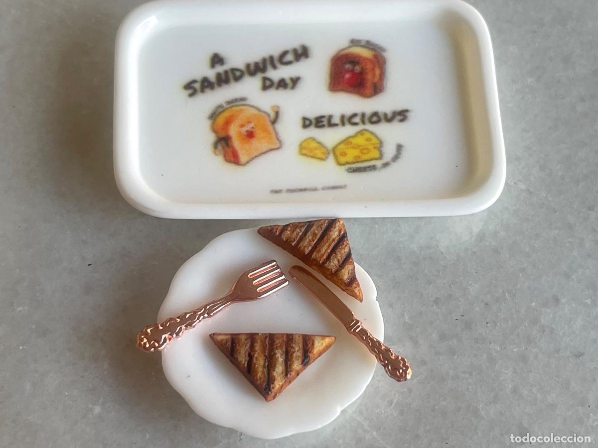 Casas de mu&ntilde;ecas: Bandeja de s&aacute;ndwich con tostadas miniatura casa de mu&ntilde;ecas