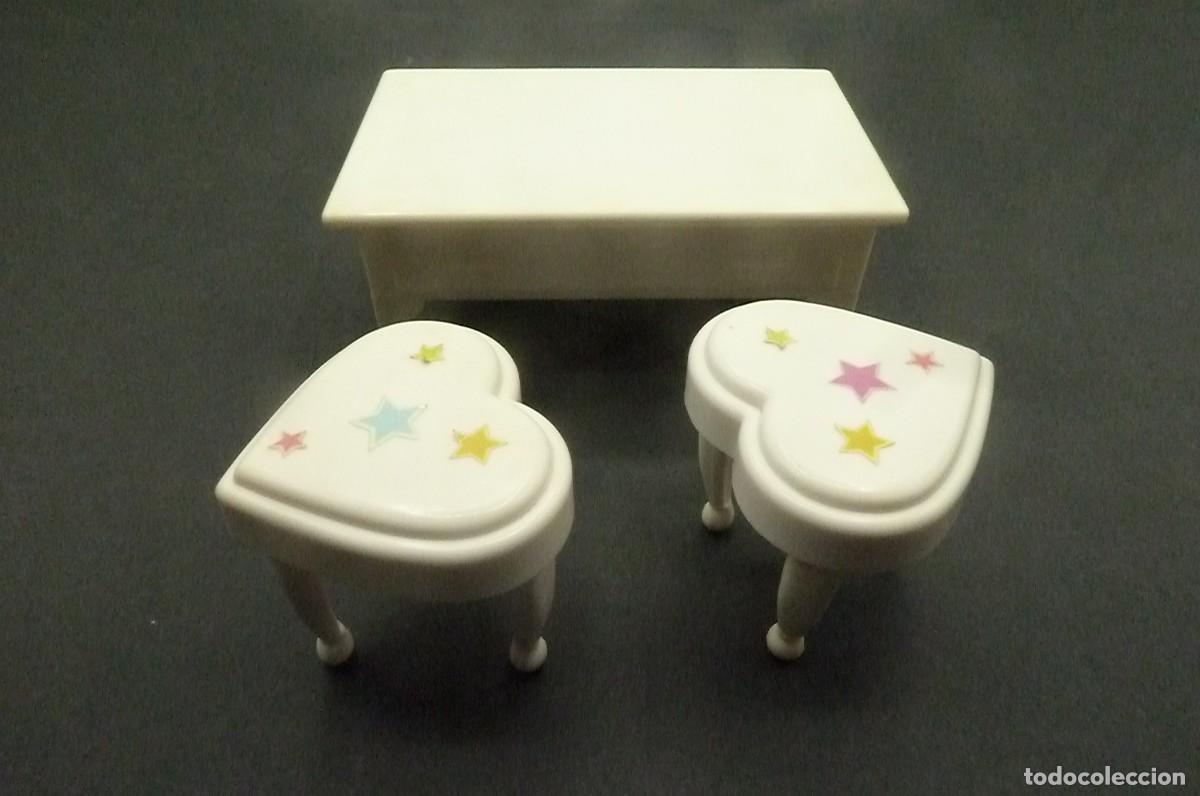 Casas de mu&ntilde;ecas: Mesa Mattel 1994 y sillas coraz&oacute;n