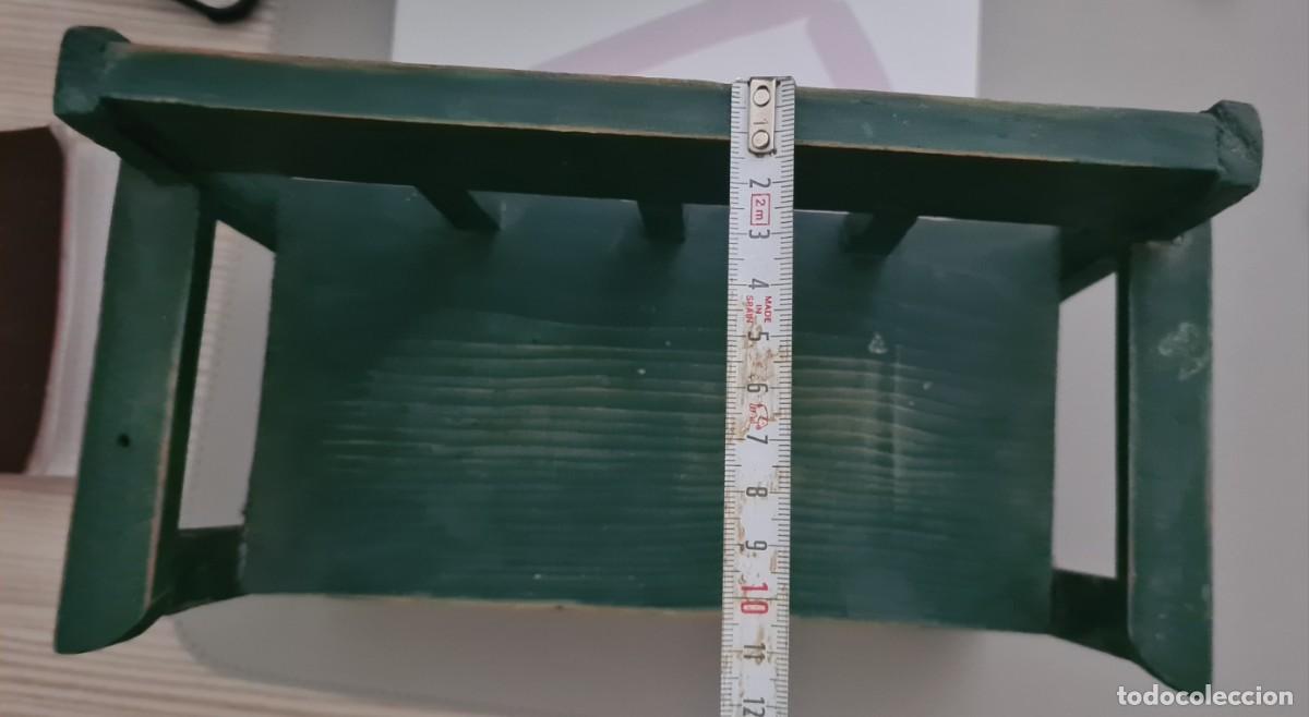 Casas de mu&ntilde;ecas: Lote de 2 bancos de madera antiguos para mu&ntilde;ecas - Foto 6