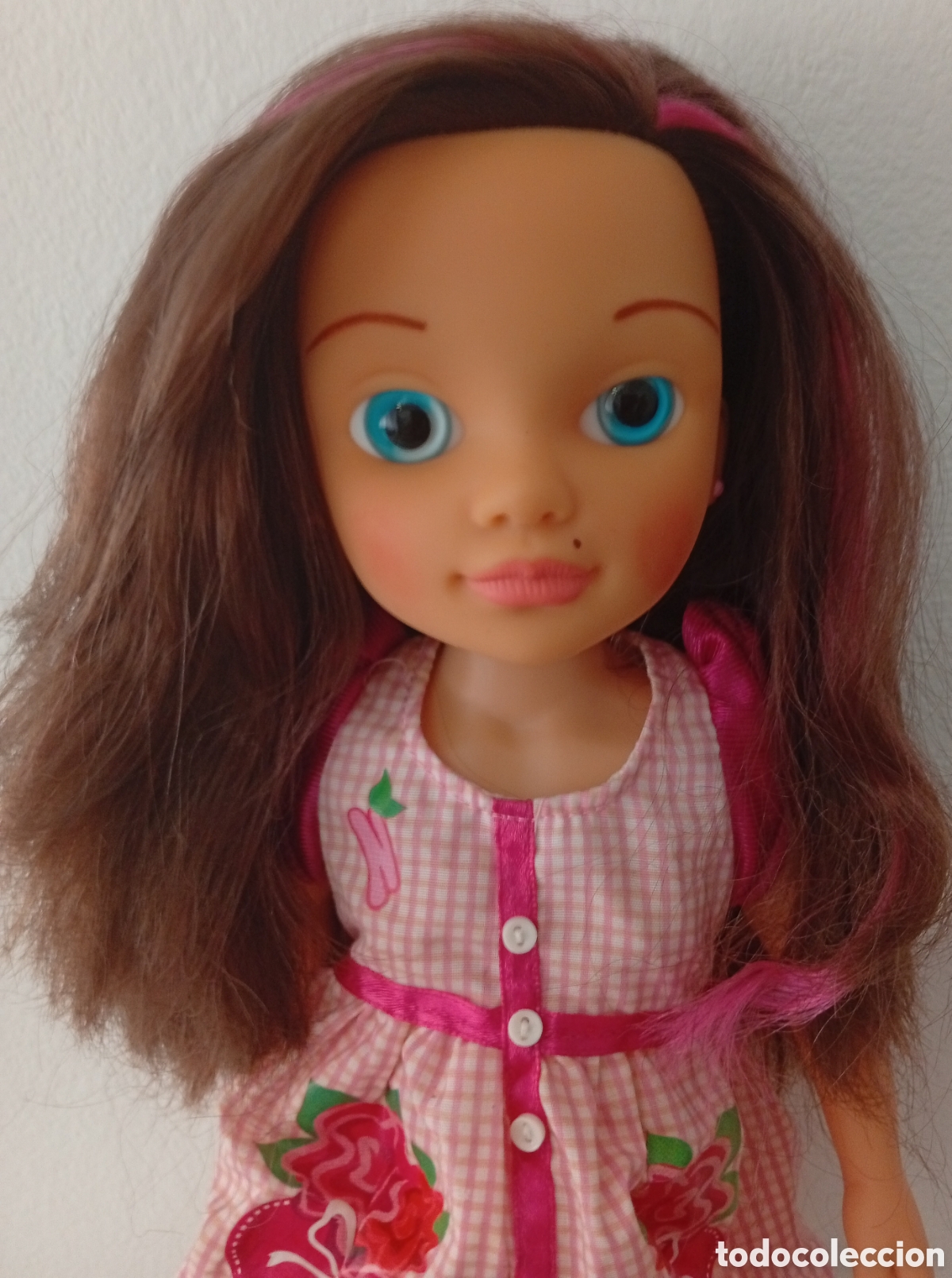 Casas de mu&ntilde;ecas: Mu&ntilde;eca hermosa de pelo casta&ntilde;o