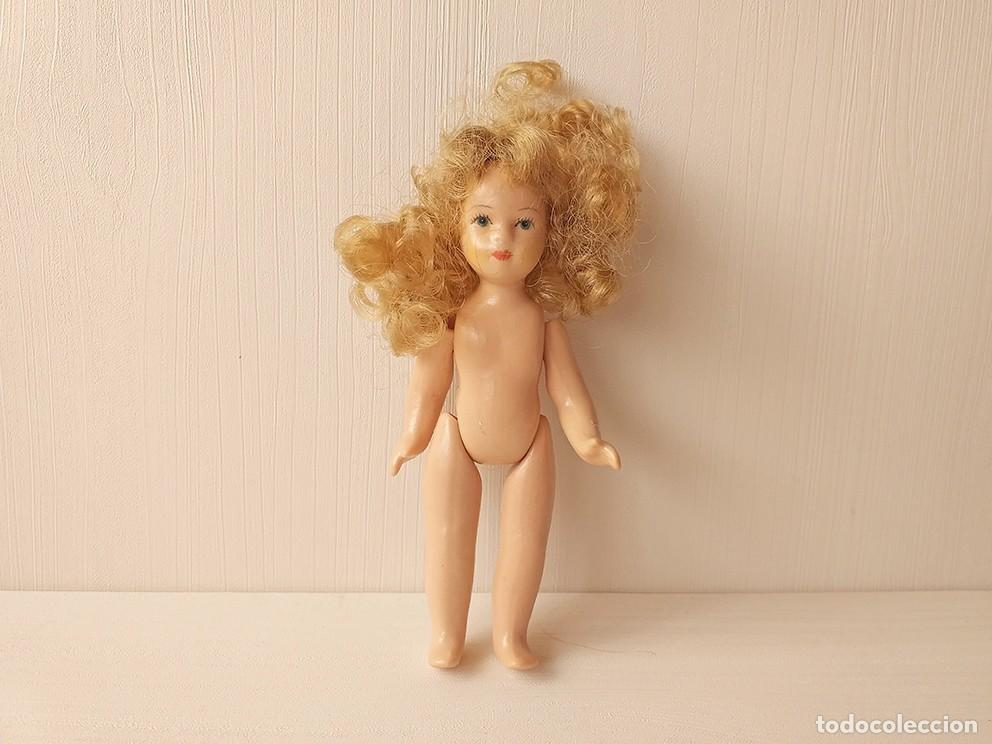 Casas de mu&ntilde;ecas: Peque&ntilde;a mu&ntilde;eca de porcelana para casa de mu&ntilde;ecas