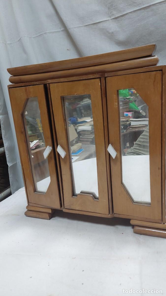 Casas de mu&ntilde;ecas: Antiguo armario ropa de mu&ntilde;ecas a&ntilde;os 20