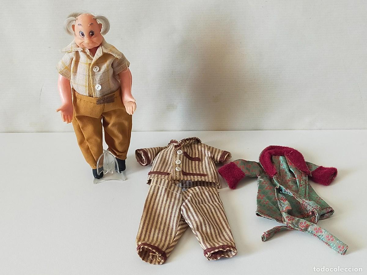 Casas de mu&ntilde;ecas: FAMILIA HOGARIN - Abuelo con su conjunto original + pijama y bat&iacute;n - Hogarin Modisa Original a&ntilde;os 70