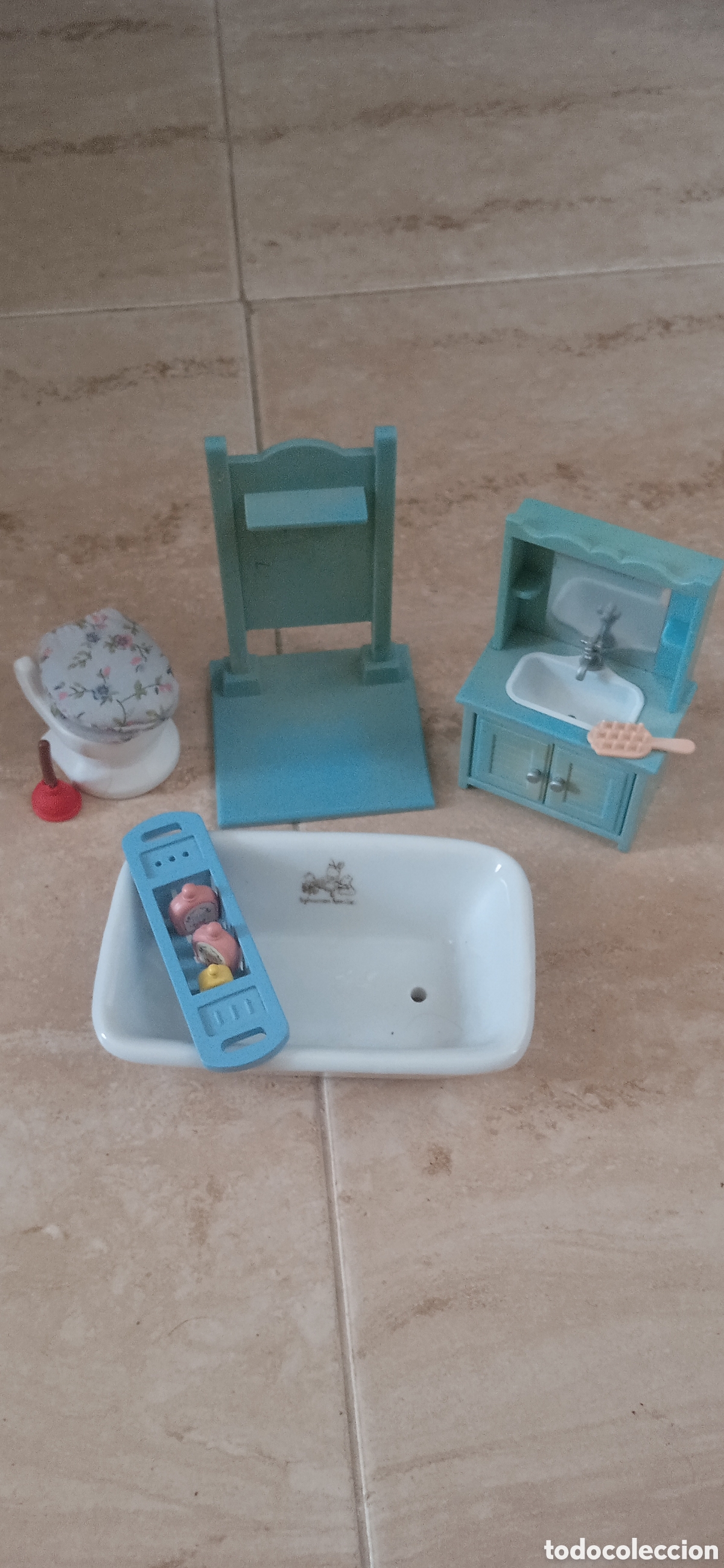 Casas de mu&ntilde;ecas: Sylvanian Families muebles azules ba&ntilde;o. Calico Critters. Vintage