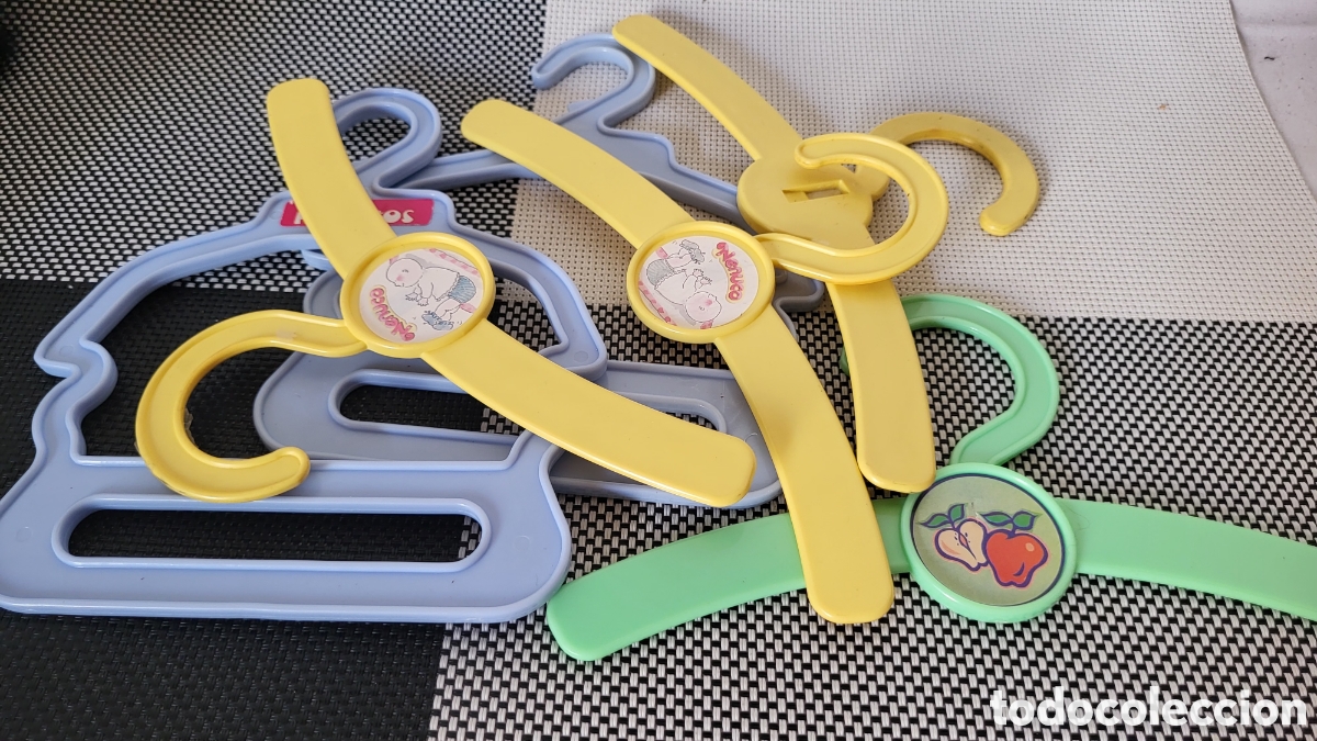 Casas de mu&ntilde;ecas: Percheros ropa mu&ntilde;ecas