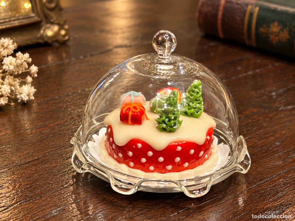 Maisons de Poup&eacute;es: Tarta de Navidad en expositor de cristal miniatura casa de mu&ntilde;ecas