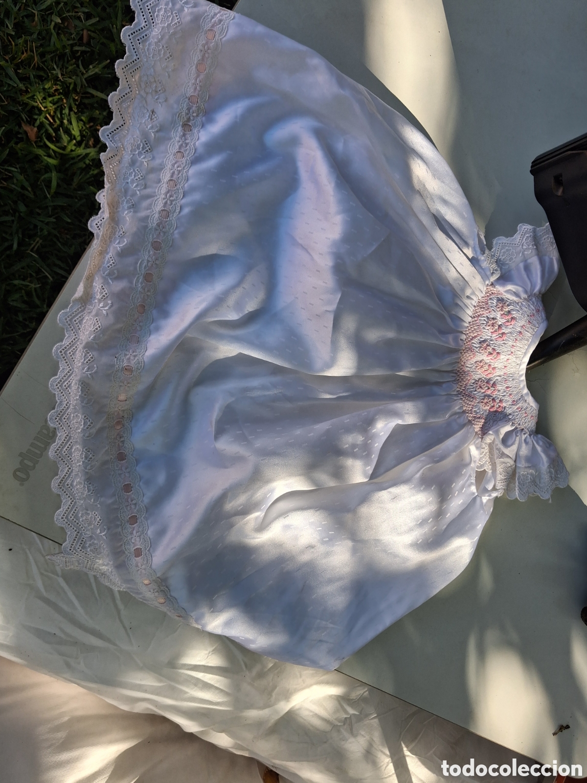 Casas de mu&ntilde;ecas: ANTIGUO VESTIDO DE MU&Ntilde;ECA CON BORDADO