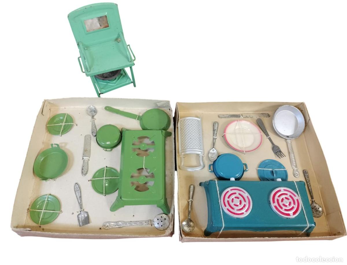 Casas de mu&ntilde;ecas: CONJUNTO O AJUAR PARA COCINA DE MU&Ntilde;ECAS. HOJALATA PINTADA. ESPA&Ntilde;A. PRIMERA MITAD DEL SIGLO XX.