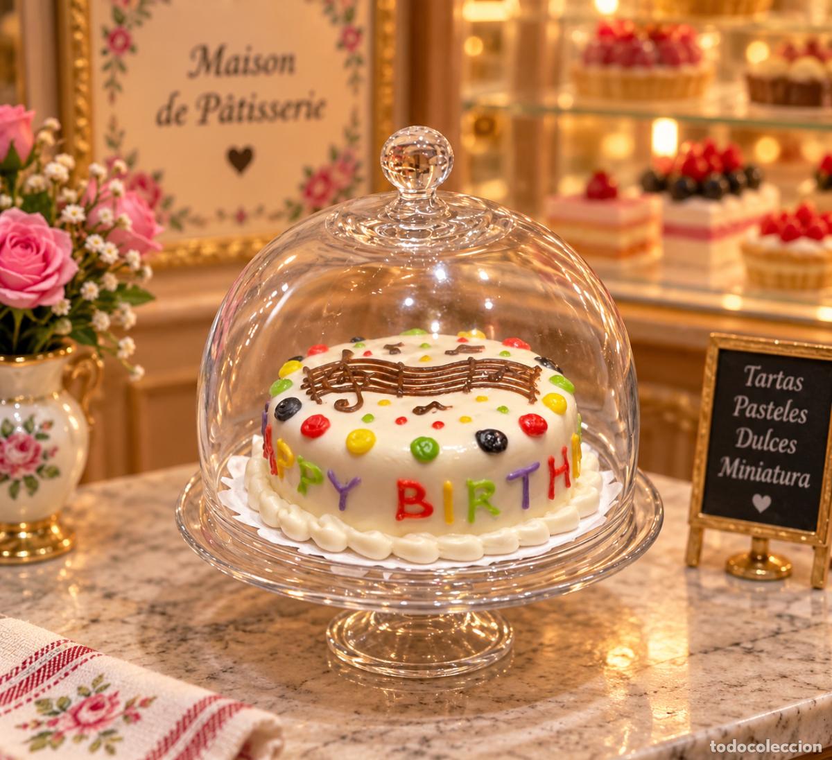 Doll houses: Tarta de cumplea&ntilde;os en expositor de cristal miniatura casa de mu&ntilde;ecas
