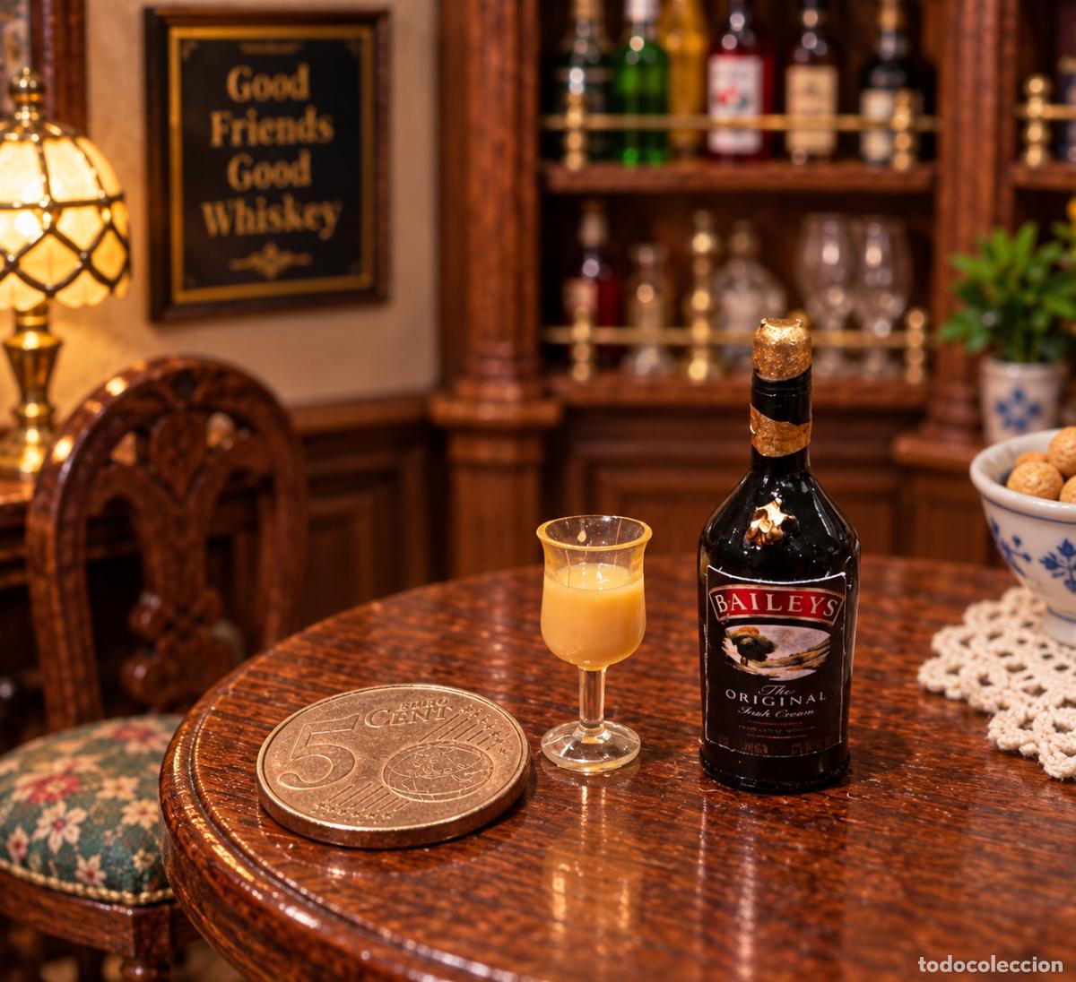 Casas de mu&ntilde;ecas: Botella de Baileys con copa miniatura casa de mu&ntilde;ecas - Foto 4
