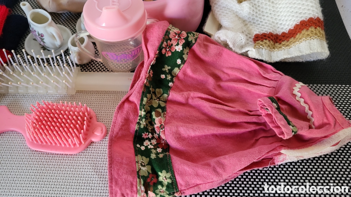 Casas de mu&ntilde;ecas: Lote ropa y varios accesorios mu&ntilde;ecas - Foto 4