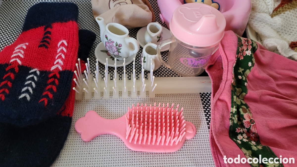 Casas de mu&ntilde;ecas: Lote ropa y varios accesorios mu&ntilde;ecas - Foto 5