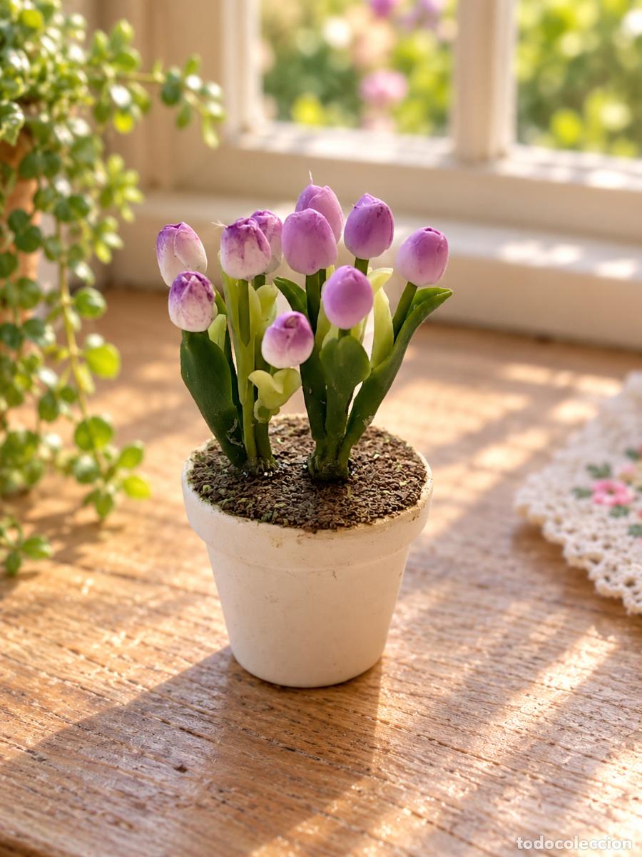 Doll houses: Tulipanes malvas en maceta miniatura casa de mu&ntilde;ecas