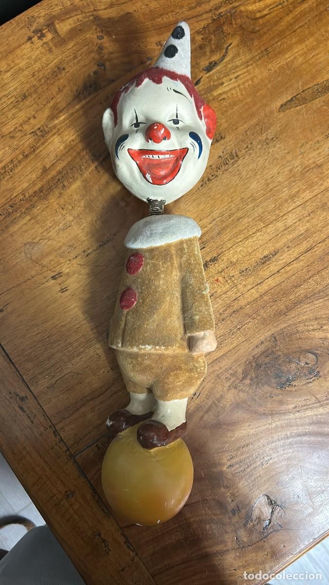 Casas de mu&ntilde;ecas: PAYASO O ARLEQUIN CON MUELLE EN EL CUELLO DE CARTON PIEDRA PINTADO A MANO 32 CMS. ALTURA