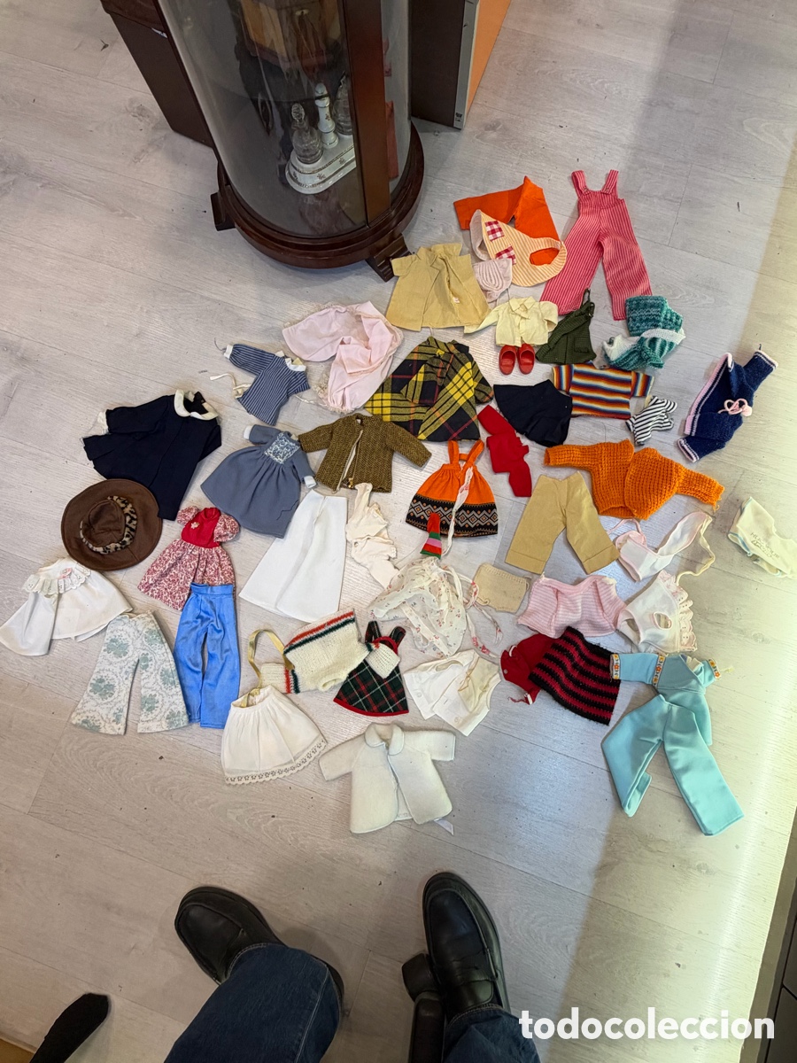 Casas de mu&ntilde;ecas: Lote Ropa Mu&ntilde;eca Famosa Nancy lesly - Foto 1