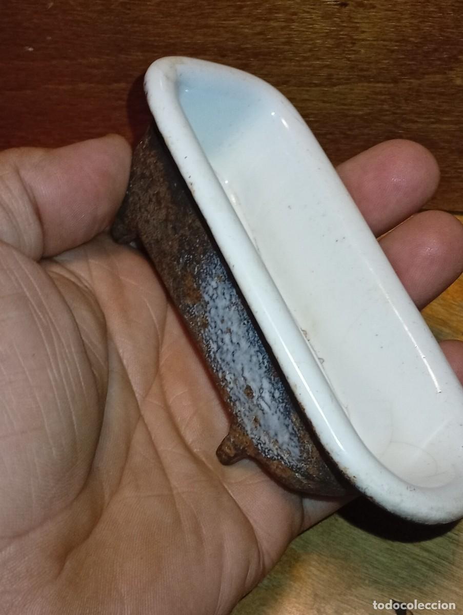 Casas de mu&ntilde;ecas: PEQUE&Ntilde;A BA&Ntilde;ERA HIERRO FUNDIDO ESMALTADO BLANCO CASA MU&Ntilde;ECAS MUESTRA PROMOCIONAL A&Ntilde;OS 30