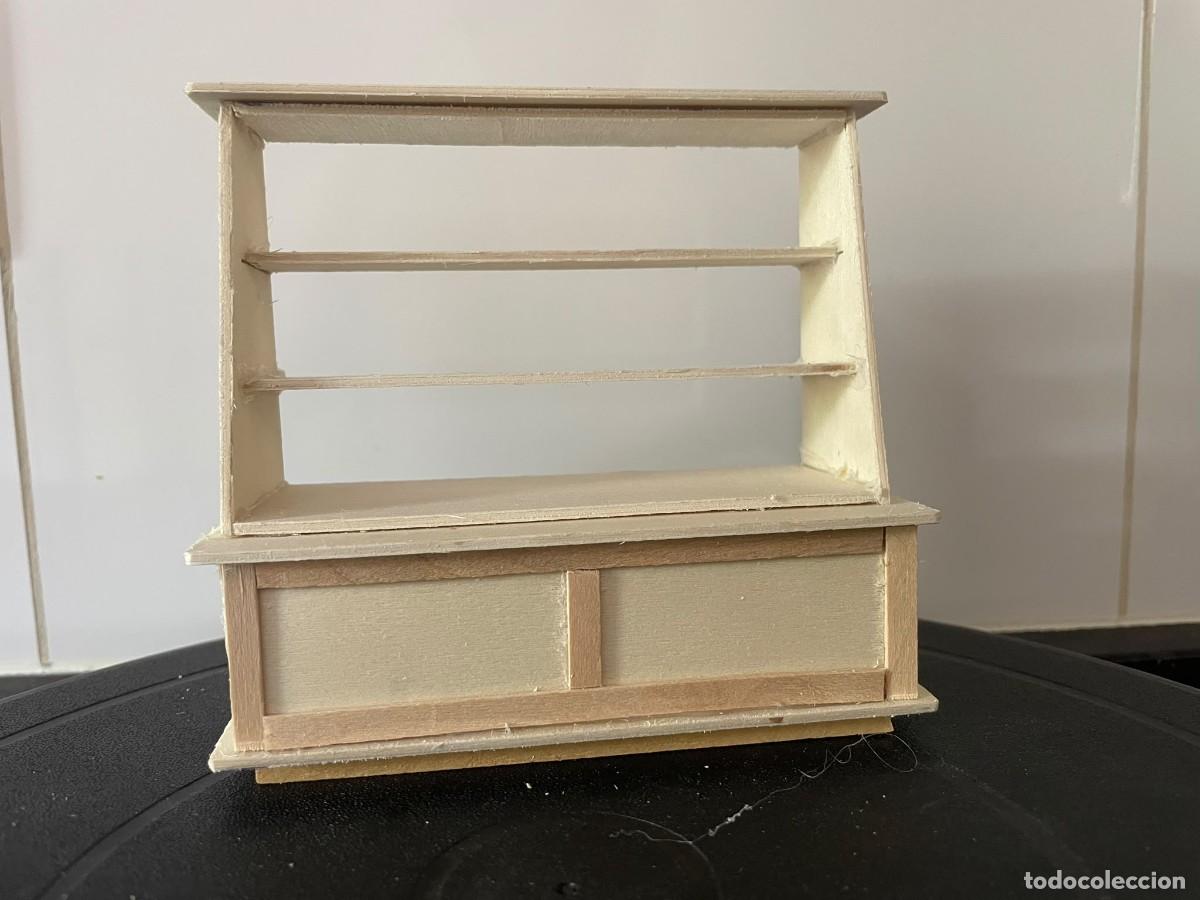 Casas de mu&ntilde;ecas: Mostrador escaparate de tienda- miniatura casa de mu&ntilde;ecas en madera artesanal