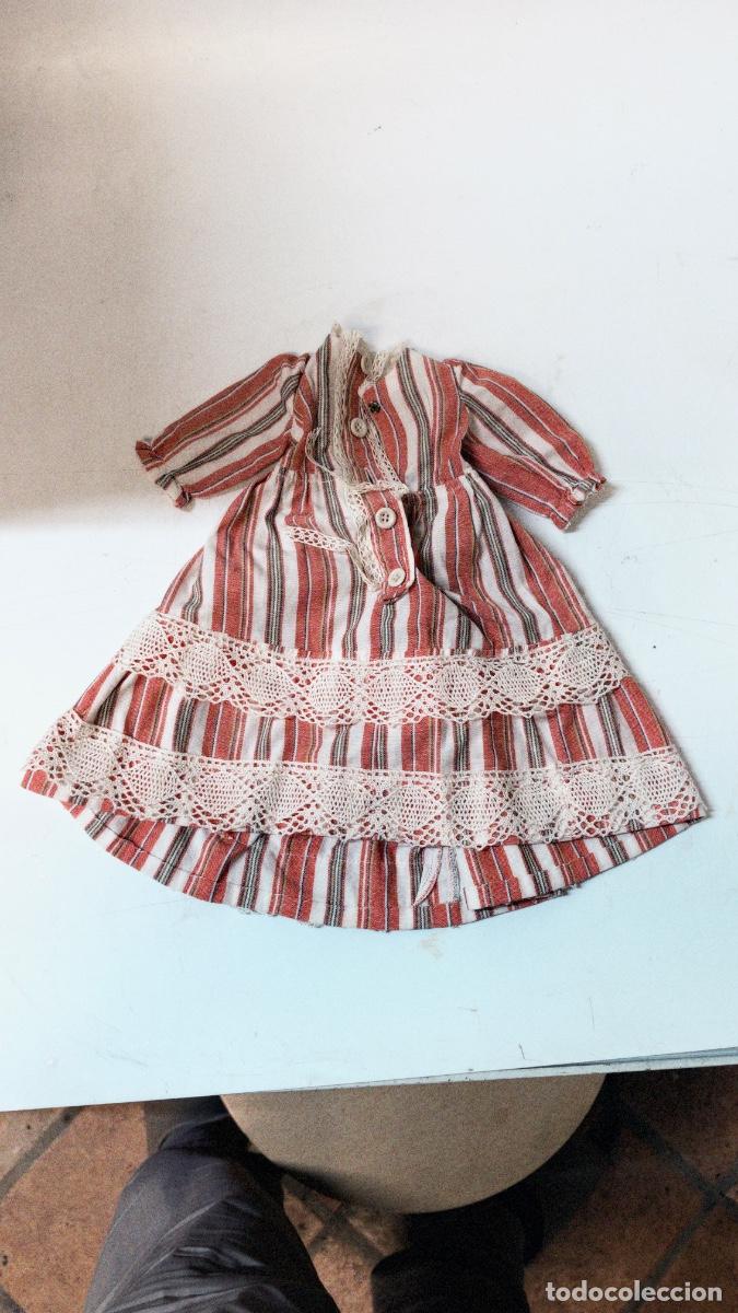 Casas de mu&ntilde;ecas: Vestido de mu&ntilde;eca de rayas con encaje. - Foto 1