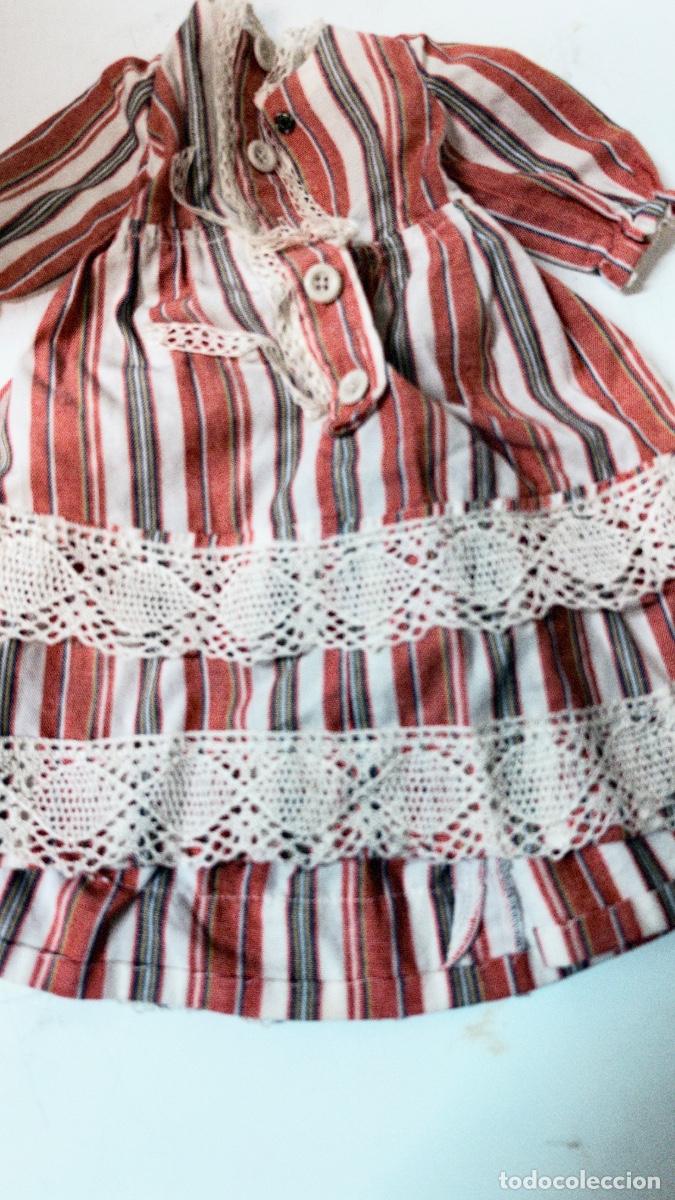 Casas de mu&ntilde;ecas: Vestido de mu&ntilde;eca de rayas con encaje. - Foto 3