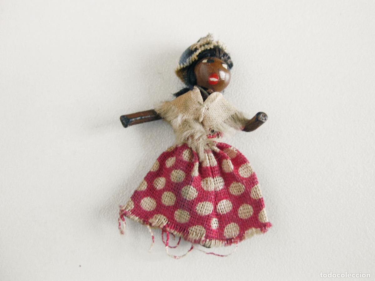 Casas de mu&ntilde;ecas: ANTIGUA MU&Ntilde;ECA NEGRA HECHA CON CABLES DE LA LUZ. A&Ntilde;OS 30