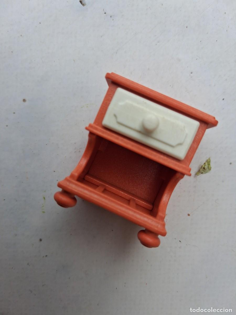 Casas de mu&ntilde;ecas: Mesilla de noche - 3 por 2,80 por 2,20 cms