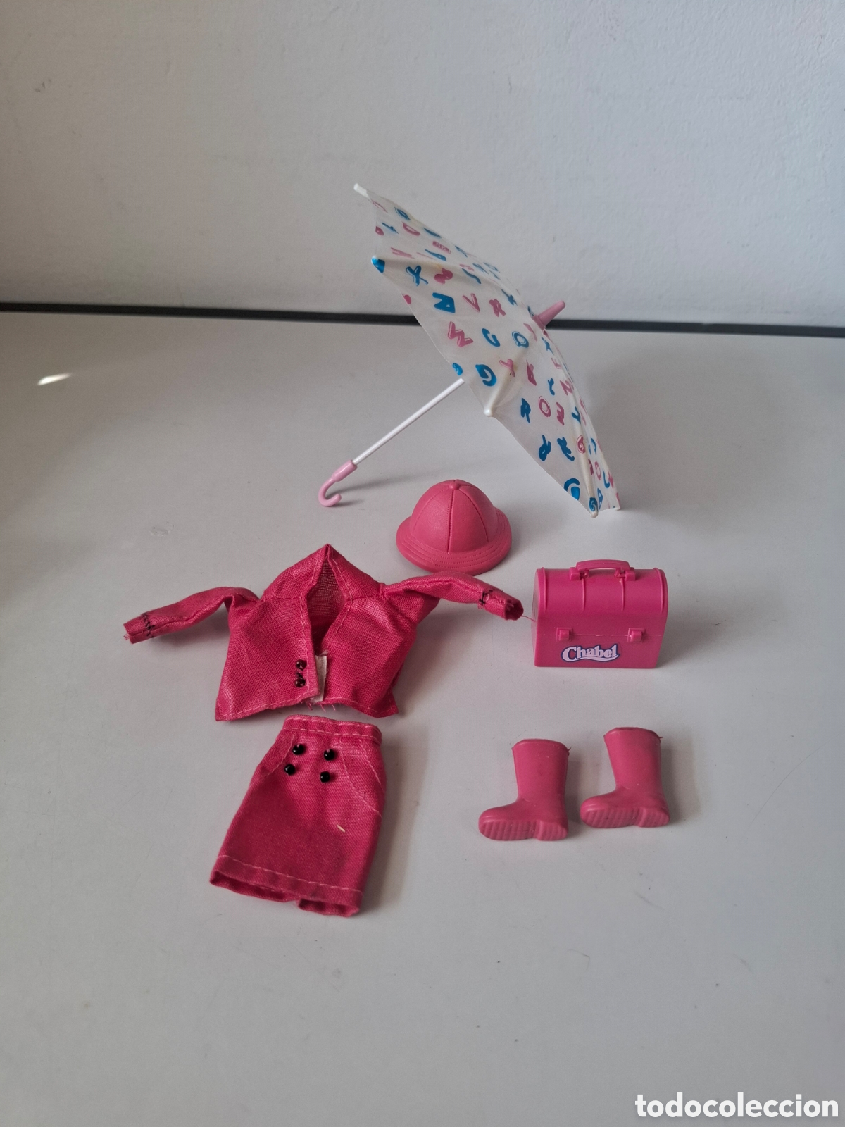 Doll houses: Conjuntos ropa y accesorios Chabel lluvia Feber