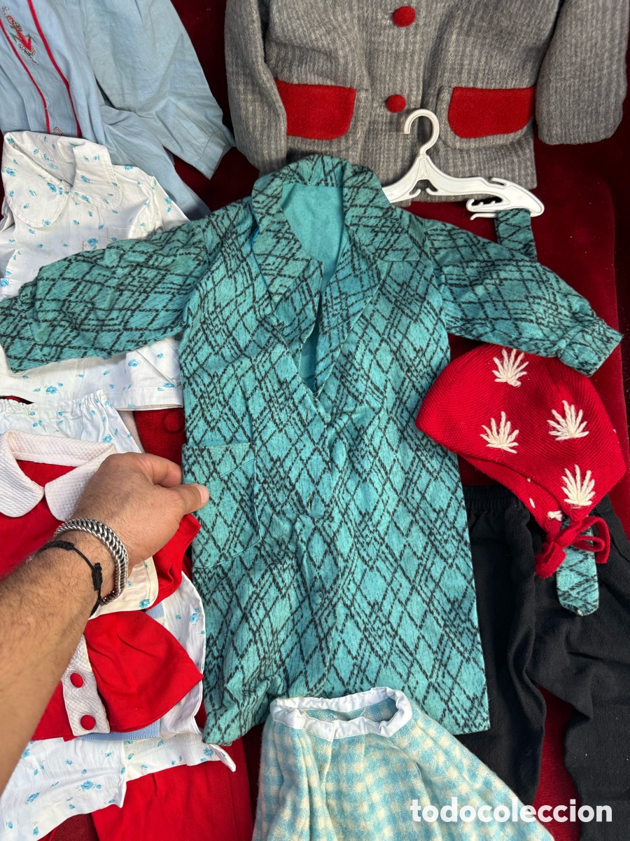 Casas de mu&ntilde;ecas: Gran lote de ropa antigua de mu&ntilde;ecas! - Foto 7