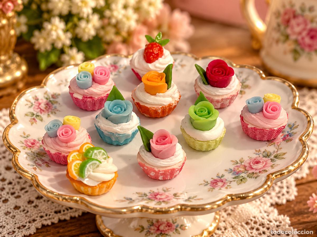 Casas de mu&ntilde;ecas: Surtido de pasteles con flor en miniatura - Foto 3