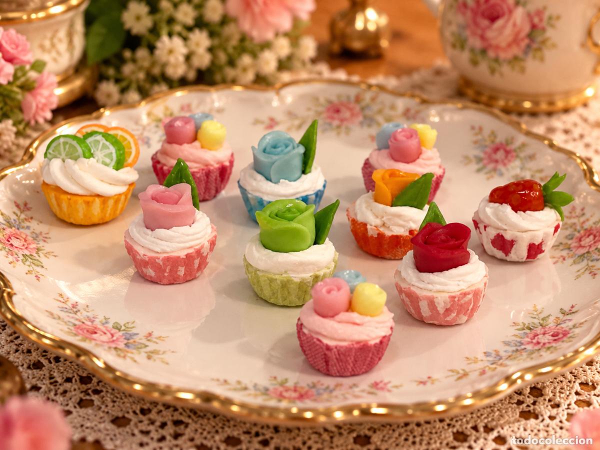 Casas de mu&ntilde;ecas: Surtido de pasteles con flor en miniatura - Foto 4