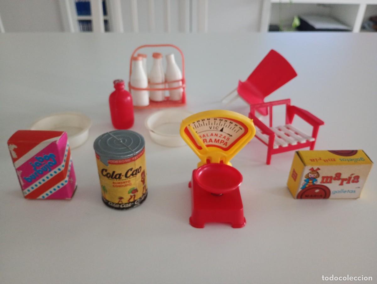 Casas de mu&ntilde;ecas: Lote cocina casa de mu&ntilde;ecas vintage a&ntilde;os 70 Cola Cao Balanza Trampa miniaturas