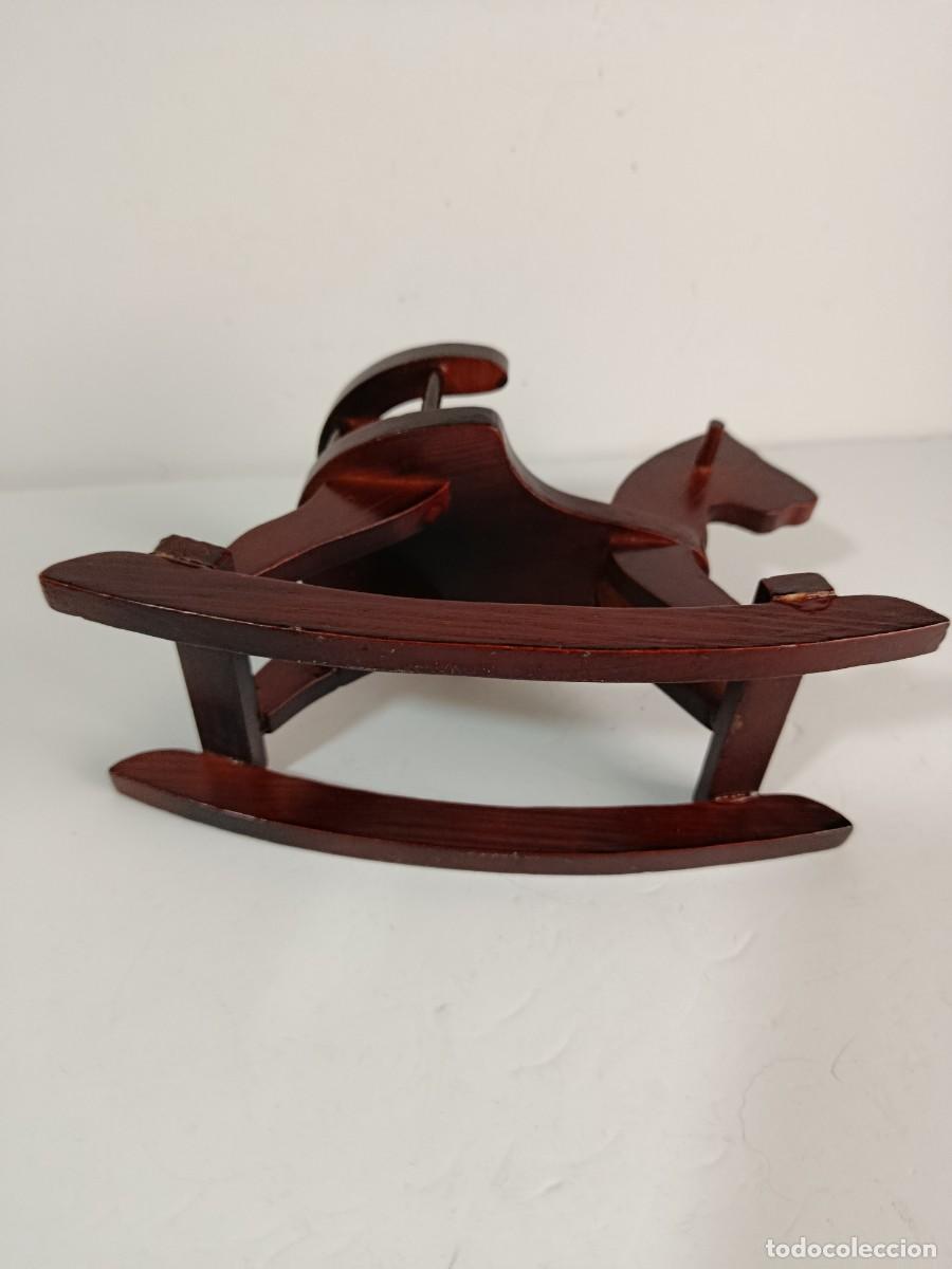 Casas de mu&ntilde;ecas: SILLA BALANCIN DE MADERA FORMA CABALLO - Foto 3