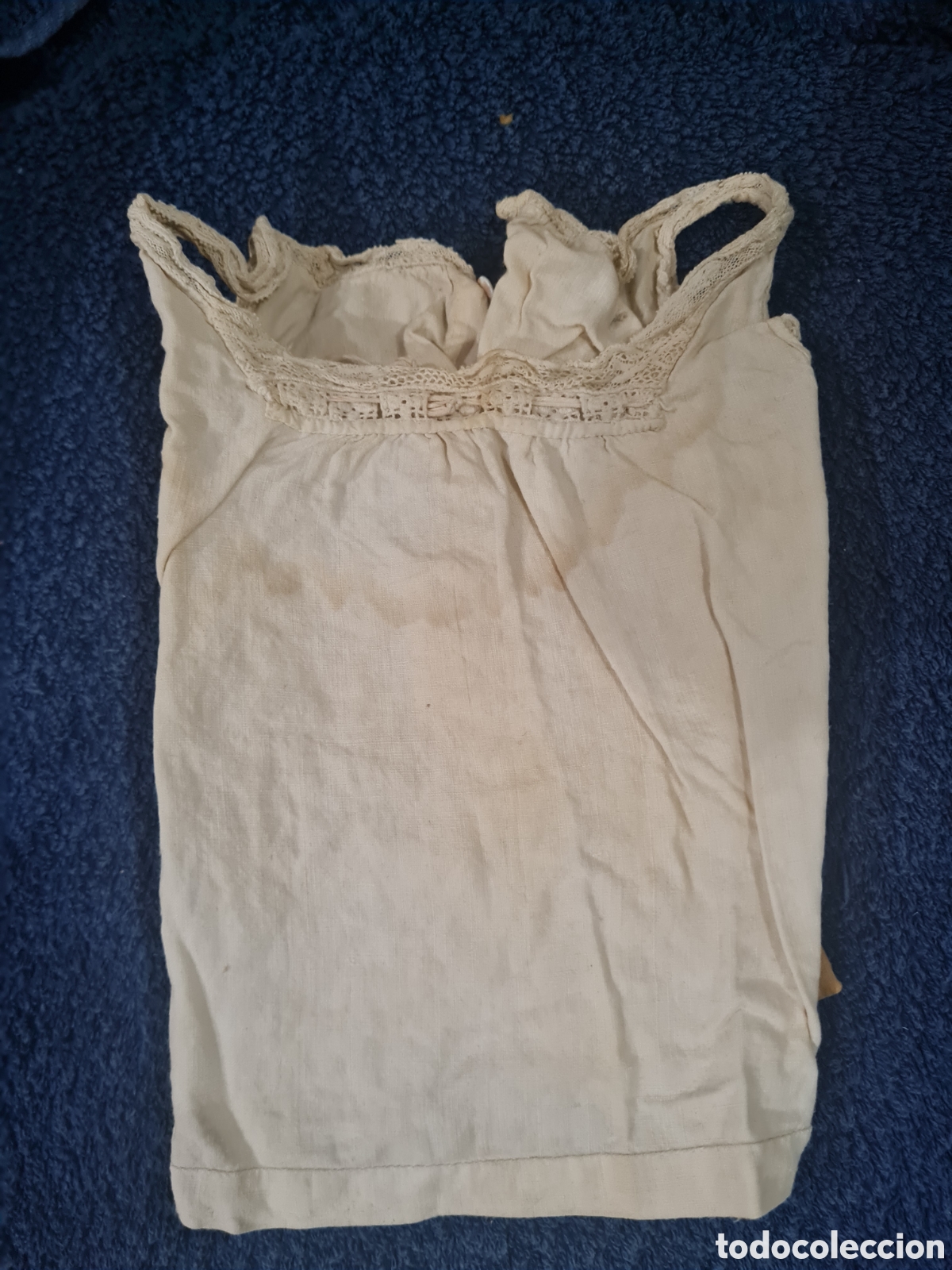 Casas de mu&ntilde;ecas: Antiguos vestidos para mu&ntilde;ecas