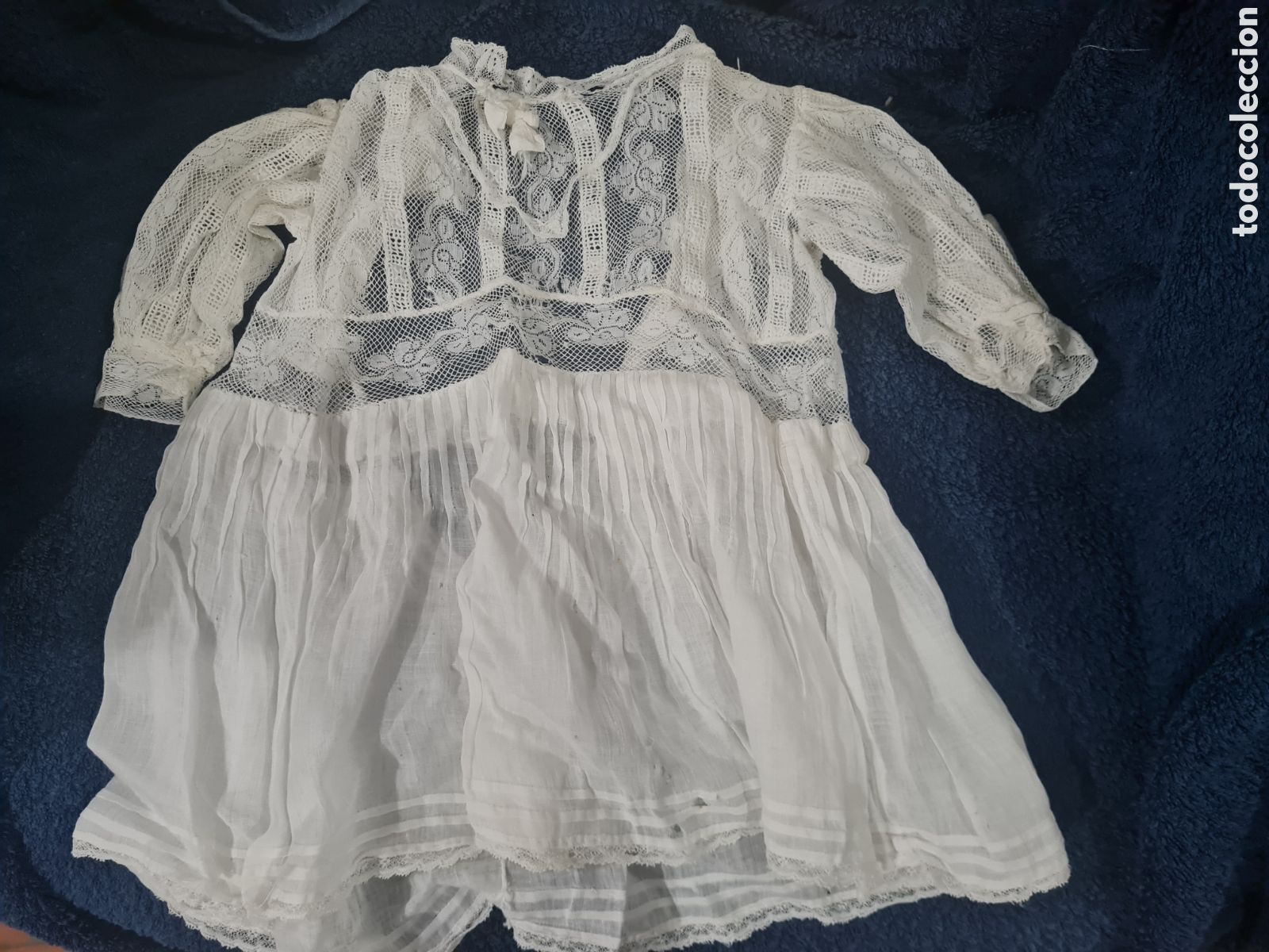 Casas de mu&ntilde;ecas: Antiguo vestido para mu&ntilde;ecas