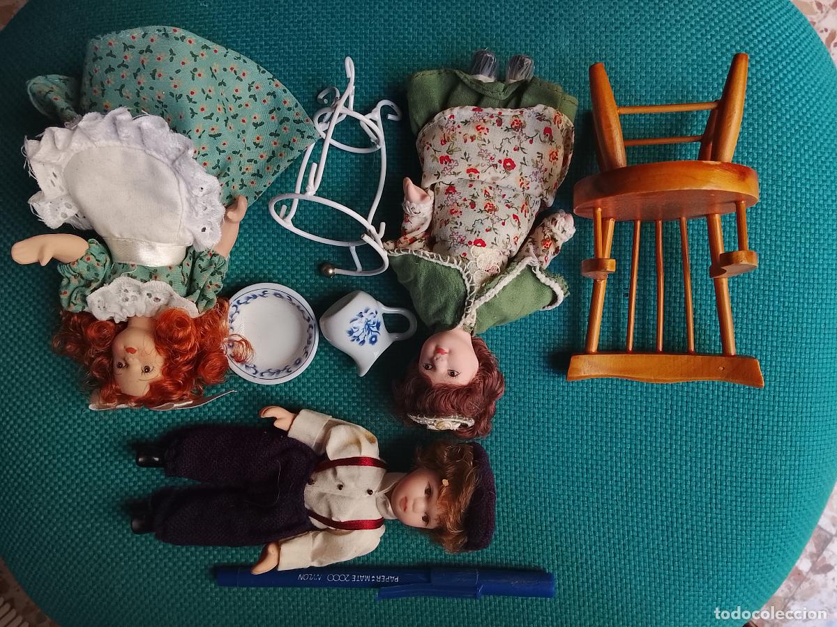 Casas de mu&ntilde;ecas: Lote mu&ntilde;ecas porcelana accesorios aguama&ntilde;il silla madera
