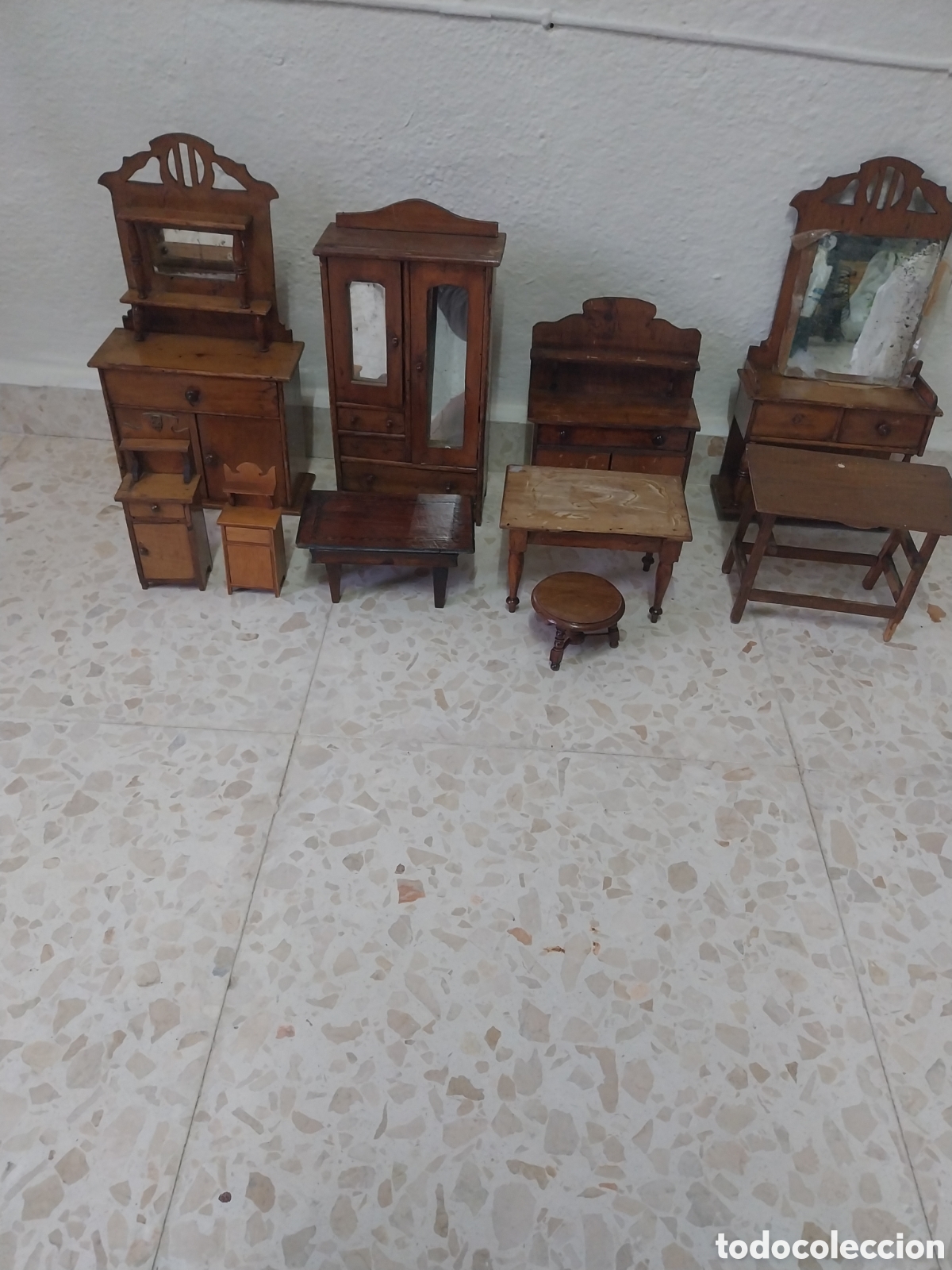Casas de mu&ntilde;ecas: Madera casita mobiliario