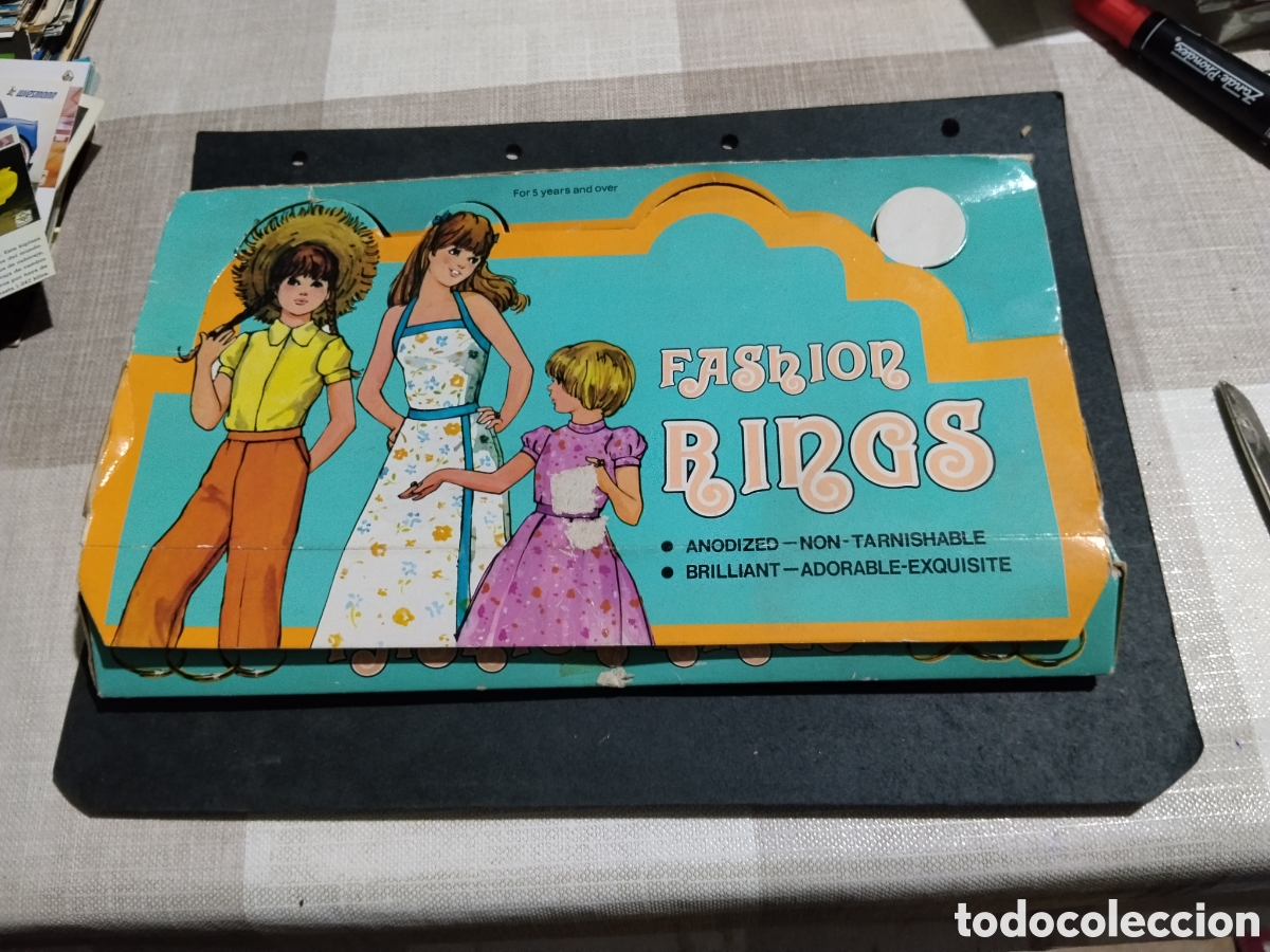 Casas de mu&ntilde;ecas: Caja juguete FASHION RINGS con expositor 72 anillos completa,made in Egipto