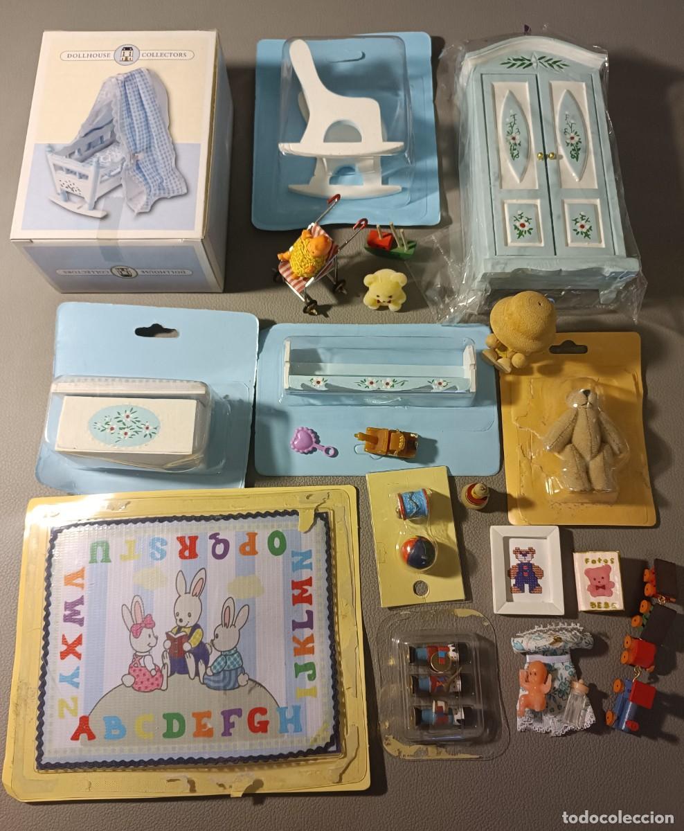 Casas de mu&ntilde;ecas: Lote de muebles miniatura de casa de mu&ntilde;ecas. 1:12