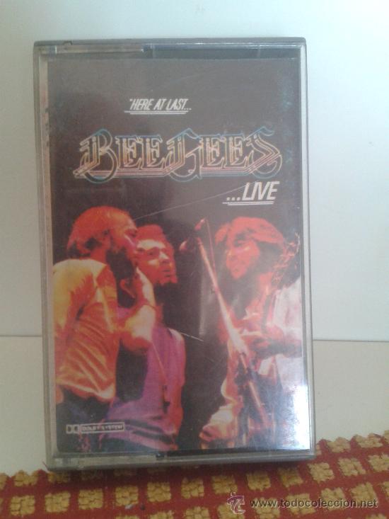 Casetes antiguos: BEE GEES  (HERE AT LAST LIVE) - Foto 1