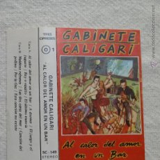 Casetes antiguos: CARATULA DE CASSETTE SIN CASETE GABINETE CALIGARI. AL CALOR DEL AMOR EN UN BAR. 1986. VER FOTOS.. Lote 50886290