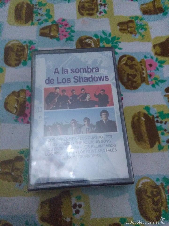 Casetes antiguos: A LA SOMBRA DE LOS SHADOWS. NUEVO PRECINTADO. CF1 - Foto 1