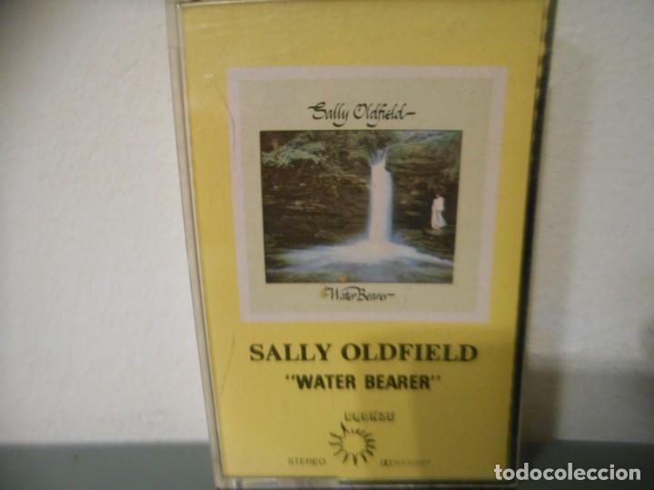Casetes antiguos: SALLY OLDFIELD - WATER BEARER - Foto 1