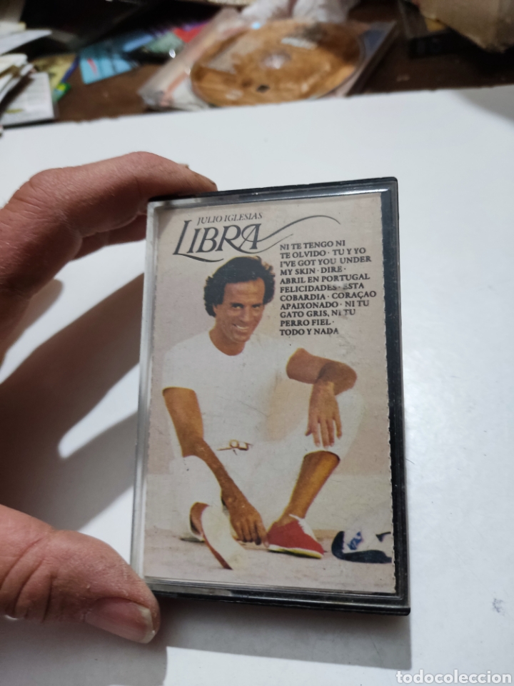 Casetes antiguos: Cinta caset julio iglesias,libra - Foto 1