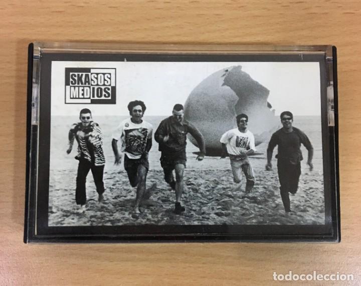 Casetes antiguos: CINTA CASSETTE ROCK RADICAL / SKA DE SKASOS (SKA S.O.S) MEDIOS - SORTINT DE L&acute;OU (1995)