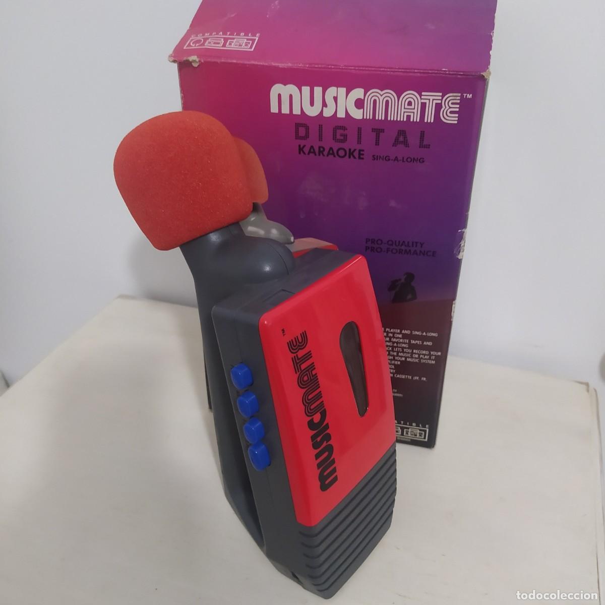 Casetes antiguos: Walkman retro con micr&oacute;fono - Foto 1